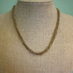 Elegant Apostrophe Gold Necklace